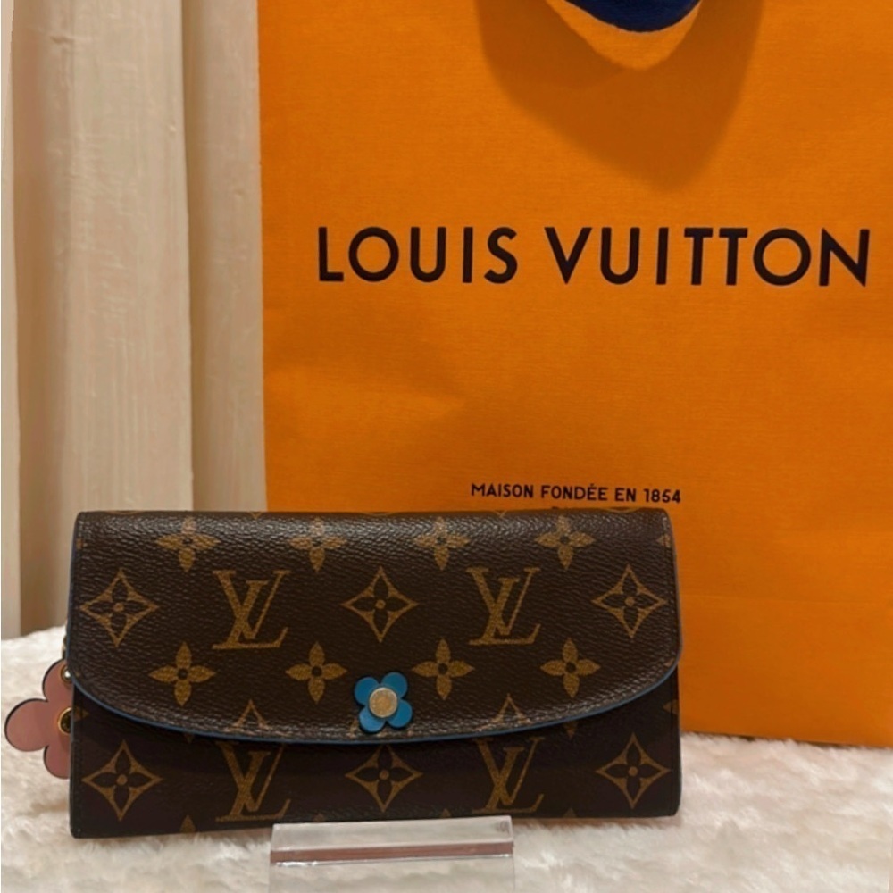 Authentic Louis Vuitton Bloom Flower Wallet✨